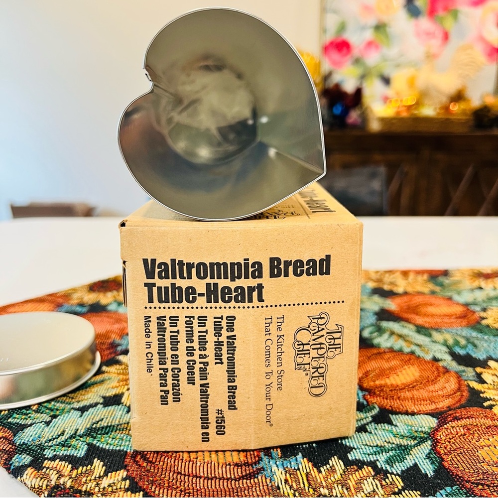 The Pampered Chef Heart-Shaped Bread Tube